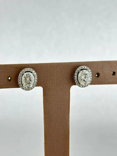 Binco Moissanite Oval  Cravejado em Volta