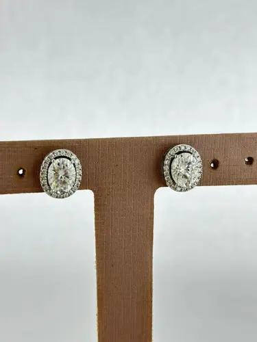 Binco Moissanite Oval  Cravejado em Volta