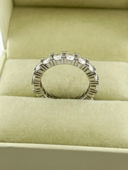 Aliança Inteira Cravejada em Moissanite