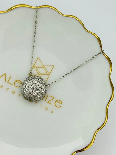 Colar Meia Esfera Cravejada em Moissanite