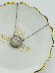 Colar Meia Esfera Cravejada em Moissanite