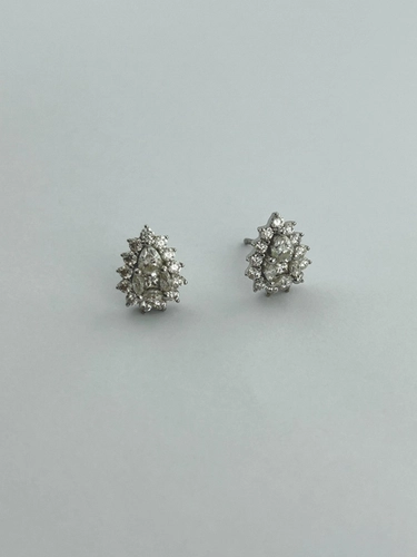 Brinco Gota em Moissanite Cravejado em Volta