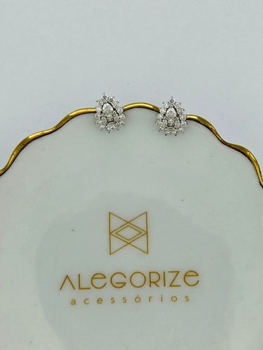 Brinco Gota em Moissanite Cravejado em Volta