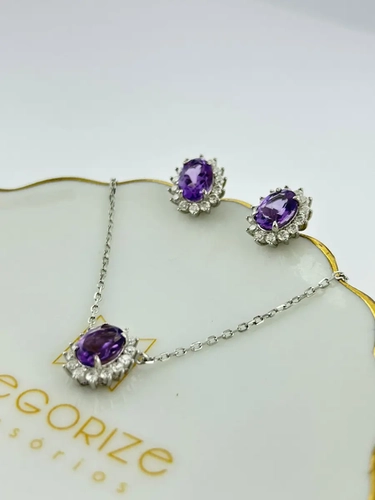 Conjunto Oval com Pedra Natural e Moissanites