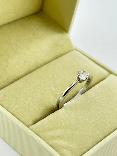 Anel Solitário em Moissanite 4 MM