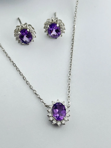 Conjunto Oval Pedra Natural Cravejada com Moissanite