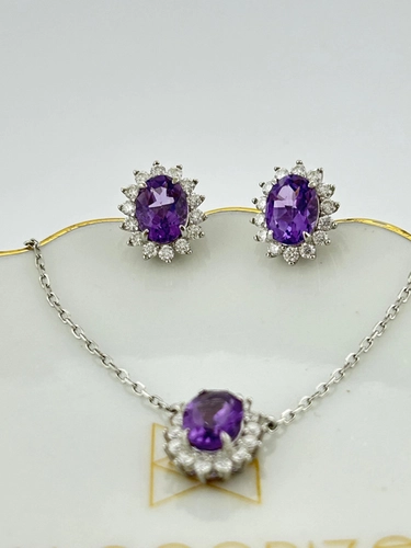 Conjunto Oval Pedra Natural Cravejada com Moissanite