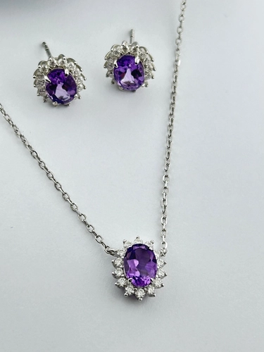 Conjunto Oval Pedra Natural Cravejada com Moissanite