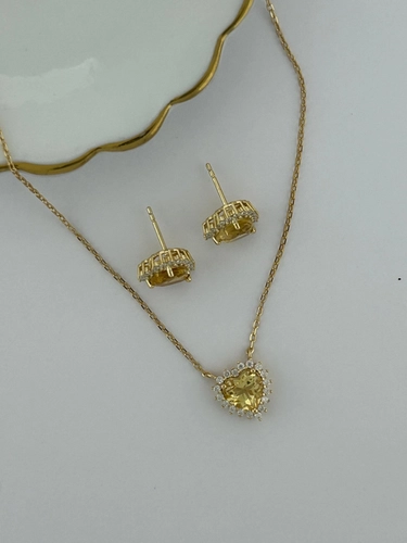 Conjunto Coração Pedra Natural Cravejado em Volta
