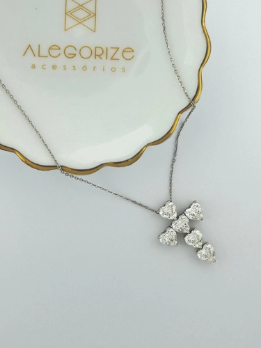 Colar Cruz de Corações em Moissanite 6 MM