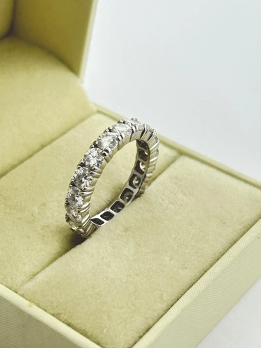 Aliança Inteira Cravejada em Moissanite 4 MM