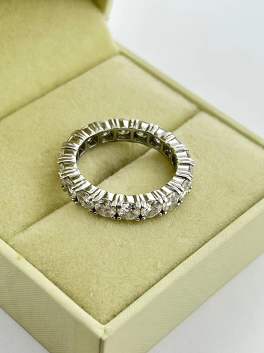 Aliança Inteira Cravejada em Moissanite 4 MM