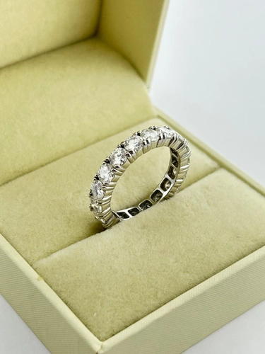 Aliança Inteira Cravejada em Moissanite 4 MM