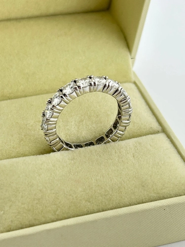 Aliança Inteira Cravejada em Moissanite 4 MM