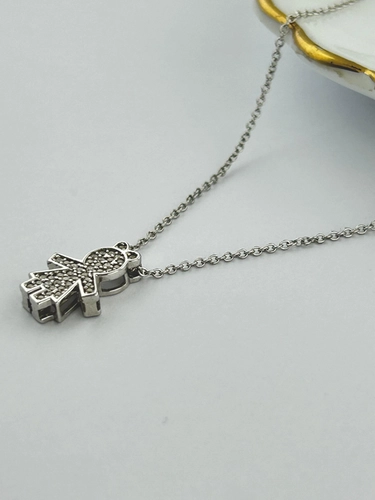 Colar Pingente Menina Cravejado em Moissanite