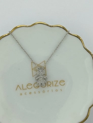 Colar Pingente Menina Cravejado em Moissanite