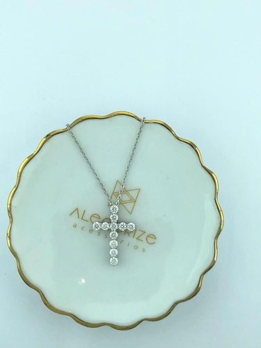 Colar Cruz Sagrada em Moissanite