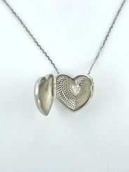 Relicário Longo Coração Moissanite