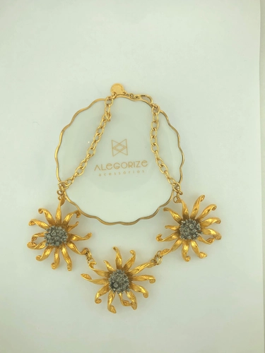 Colar Curto Três Flores Dália
