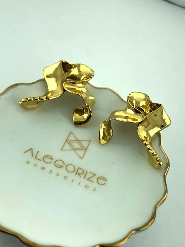Brinco Line Organic Claudia Arbex Ouro Vintage
