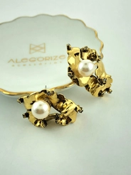 Brinco Line Organic Pérola Claudia Arbex Ouro Vintage